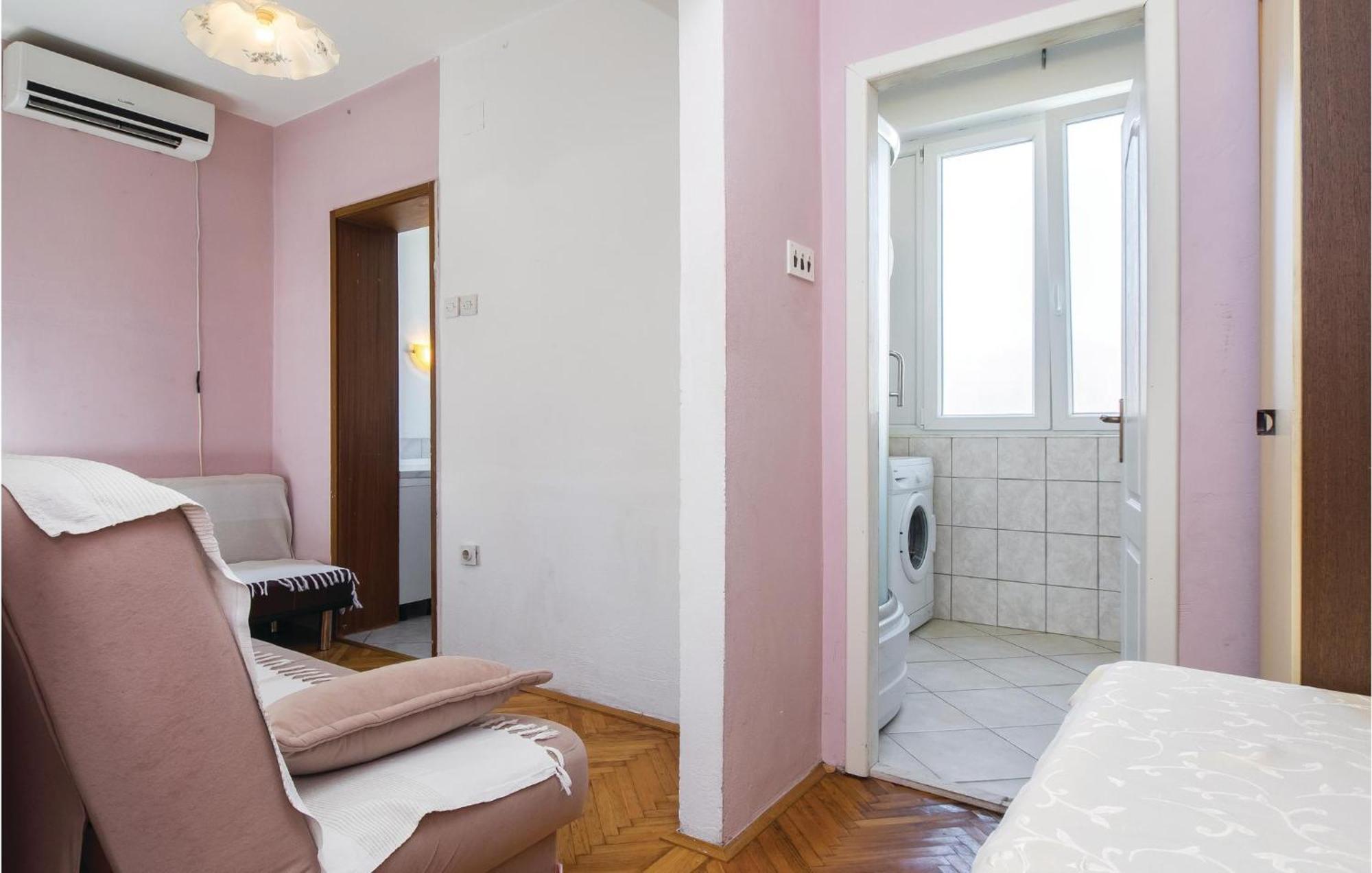Amazing Apartment In Split With Kitchen Экстерьер фото